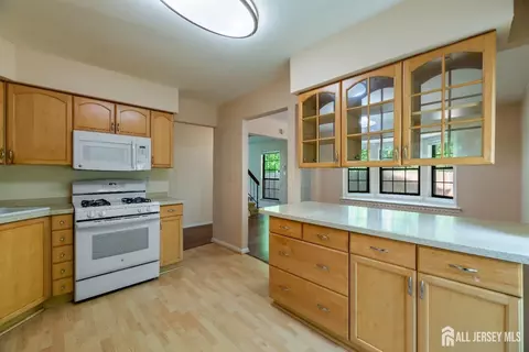 201 Maplecrest Rd, Edison, NJ 08820 photo 11