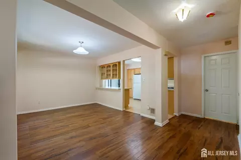 201 Maplecrest Rd, Edison, NJ 08820 photo 4