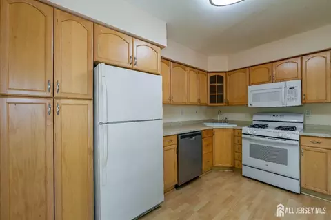 201 Maplecrest Rd, Edison, NJ 08820 photo 10