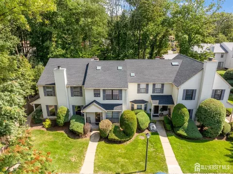 201 Maplecrest Rd, Edison, NJ 08820 photo 1