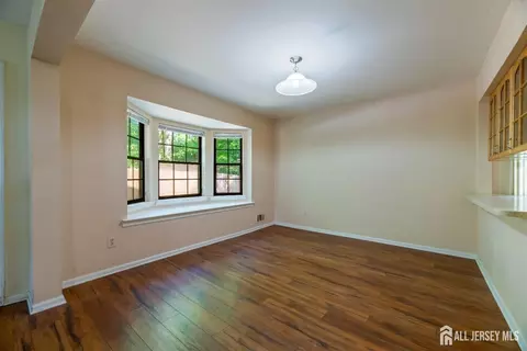201 Maplecrest Rd, Edison, NJ 08820 photo 6