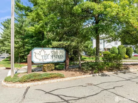 201 Maplecrest Rd, Edison, NJ 08820 photo 2