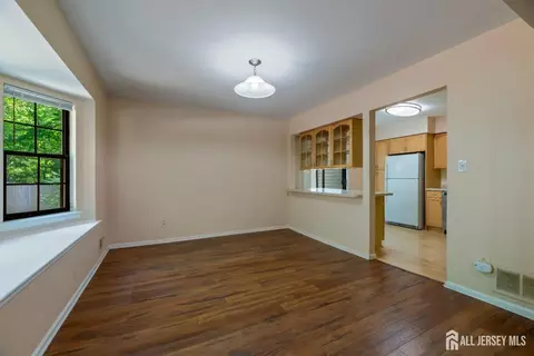 201 Maplecrest Rd, Edison, NJ 08820 photo 5