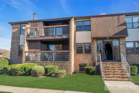 1816 Raspberry Ct, Edison, NJ 08817 photo 2