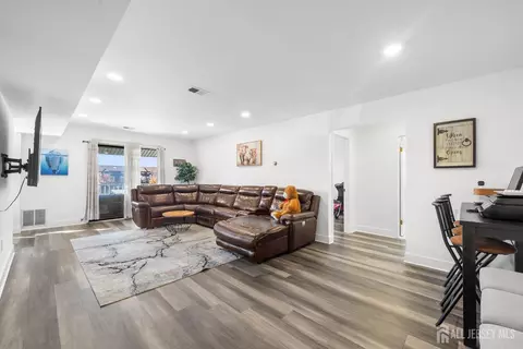 1609 Raspberry Ct, Edison, NJ 08817 photo 5