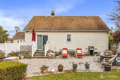 Exterior - 352 Main St, Matawan, NJ 07747 photo 4 of 9