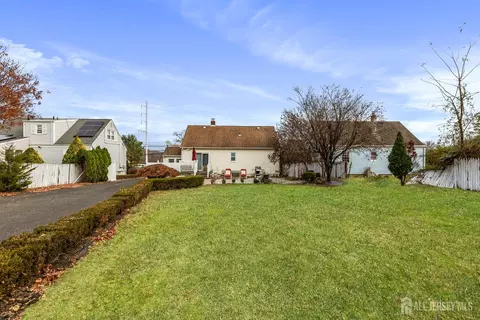 Exterior - 352 Main St, Matawan, NJ 07747 photo 6 of 9