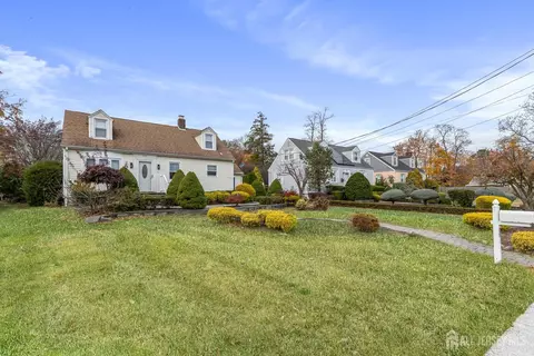 Exterior - 352 Main St, Matawan, NJ 07747 photo 2 of 9