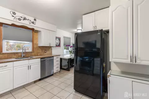 Entry Way - 352 Main St, Matawan, NJ 07747 photo 3 of 3