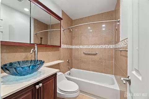57 Westgate Dr, Edison, NJ 08820 photo 16