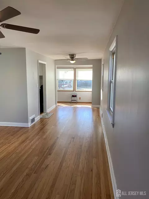84 Macarthur Dr, Edison, NJ 08837 photo 4