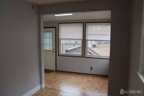 84 Macarthur Dr, Edison, NJ 08837 photo 14