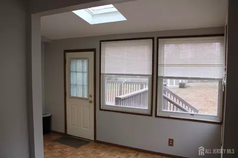 84 Macarthur Dr, Edison, NJ 08837 photo 13