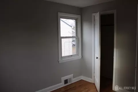 84 Macarthur Dr, Edison, NJ 08837 photo 24