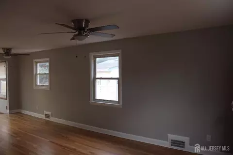 84 Macarthur Dr, Edison, NJ 08837 photo 6