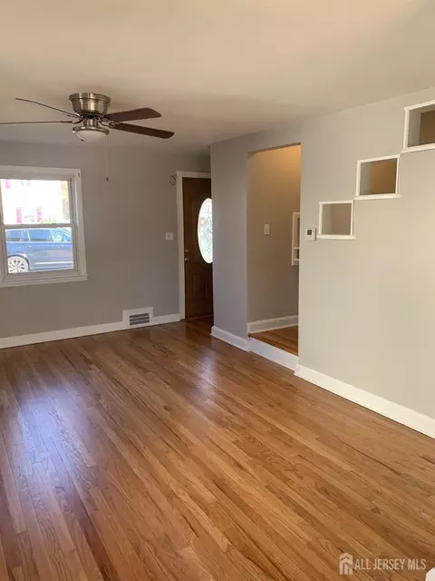 84 Macarthur Dr, Edison, NJ 08837 photo 2