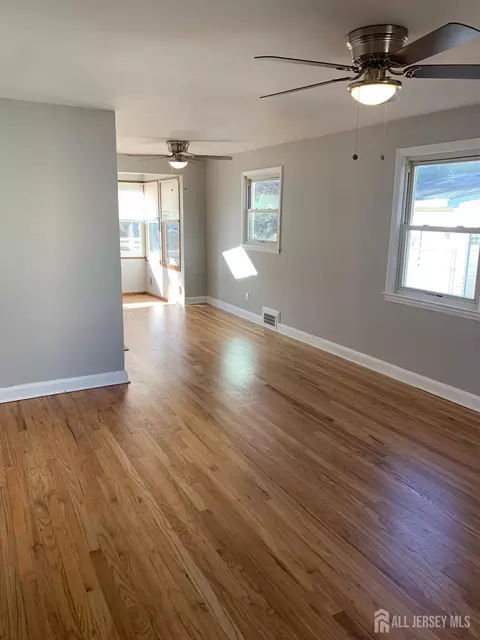 84 Macarthur Dr, Edison, NJ 08837 photo 3