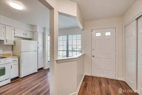 605 Maplecrest Rd W, Edison, NJ 08820 photo 6