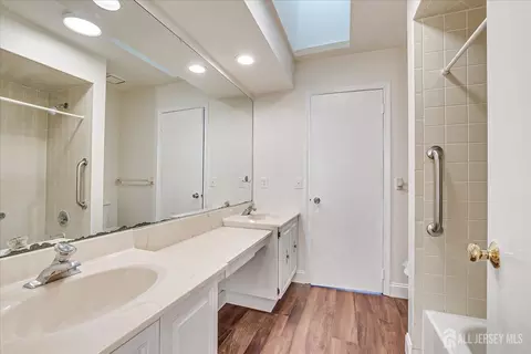 605 Maplecrest Rd W, Edison, NJ 08820 photo 23