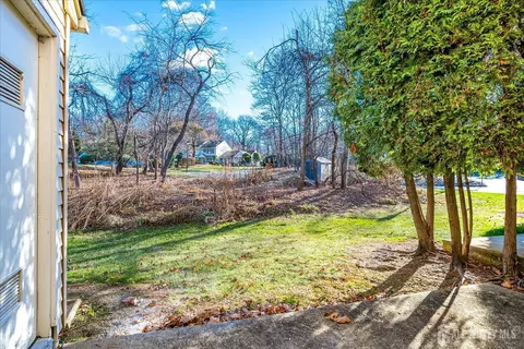 605 Maplecrest Rd W, Edison, NJ 08820 photo 27