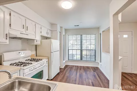 605 Maplecrest Rd W, Edison, NJ 08820 photo 11
