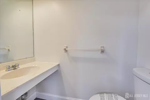 605 Maplecrest Rd W, Edison, NJ 08820 photo 19