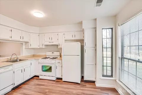 605 Maplecrest Rd W, Edison, NJ 08820 photo 8