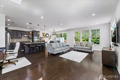 46 Periwinkle Dr, Monroe, NJ 08831 photo 4
