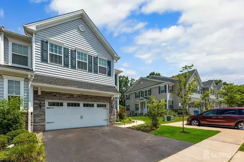 46 Periwinkle Dr, Monroe, NJ 08831 photo 1