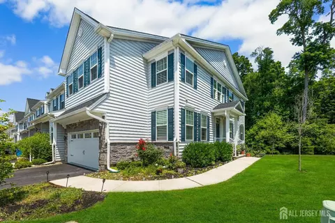 46 Periwinkle Dr, Monroe, NJ 08831 photo 2