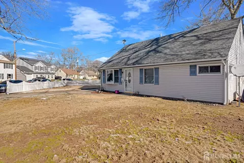 52 Markham Rd, Edison, NJ 08817 photo 2