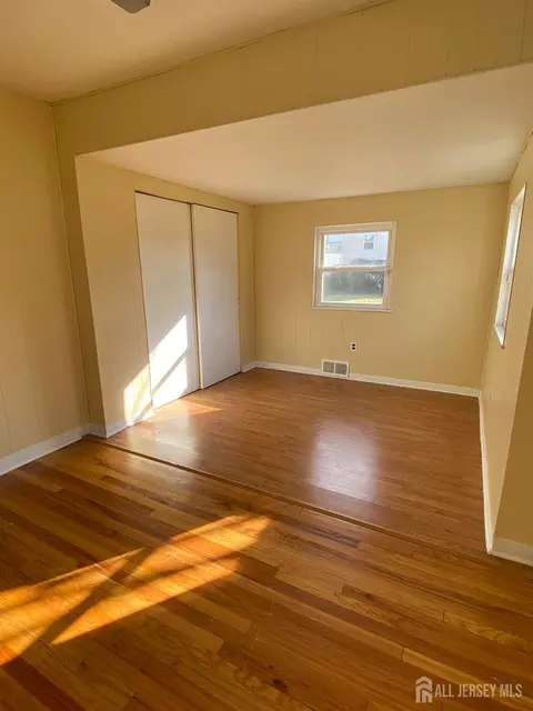 2 Walnut St, Edison, NJ 08817 photo 9