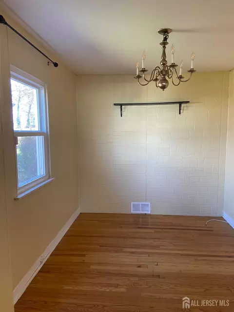 2 Walnut St, Edison, NJ 08817 photo 5