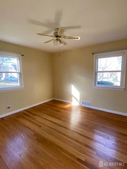 2 Walnut St, Edison, NJ 08817 photo 8