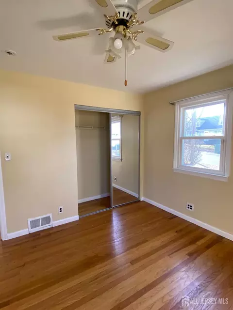 2 Walnut St, Edison, NJ 08817 photo 7