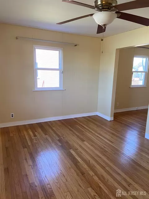 2 Walnut St, Edison, NJ 08817 photo 4