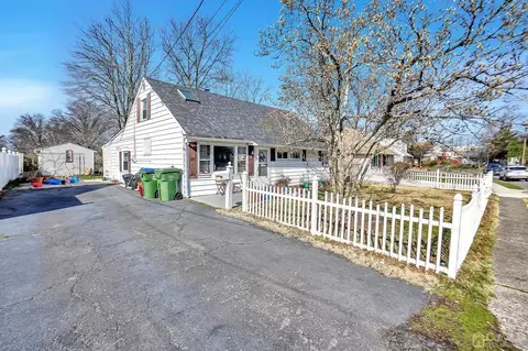 22 Markham Rd, Edison, NJ 08817 photo 3