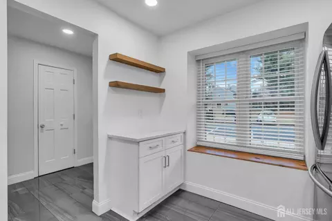 259 Grassmere Ct, Aberdeen, NJ 07747 photo 9