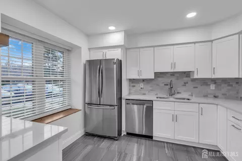 259 Grassmere Ct, Aberdeen, NJ 07747 photo 6