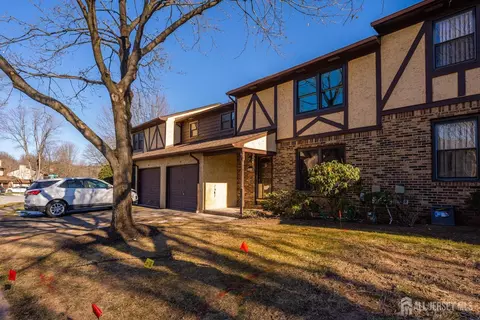47 Teaberry Dr, Edison, NJ 08820 photo 2