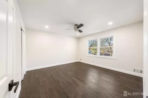 47 Teaberry Dr, Edison, NJ 08820 photo 7