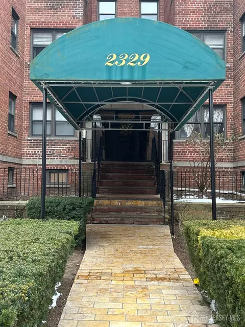 2329 Hudson Ter #C13, Fort Lee, NJ 07024