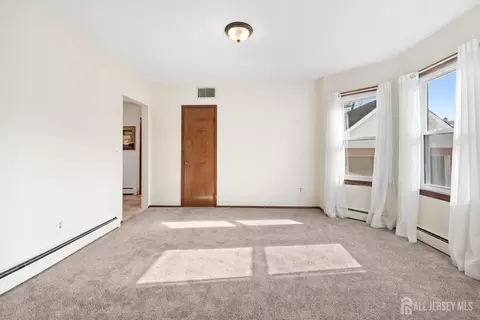112 Coleman St, Middlesex, NJ 08846 photo 5