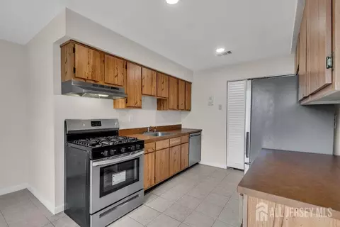 1610 Raspberry Ct, Edison, NJ 08817 photo 7