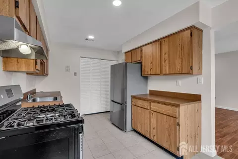 1610 Raspberry Ct, Edison, NJ 08817 photo 8