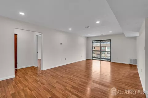 1610 Raspberry Ct, Edison, NJ 08817 photo 2