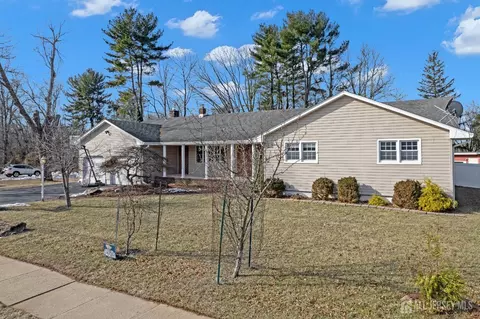 7 Robin Rd, Edison, NJ 08820 photo 2