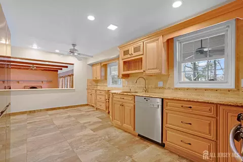 7 Robin Rd, Edison, NJ 08820 photo 16