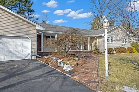 7 Robin Rd, Edison, NJ 08820 photo 5
