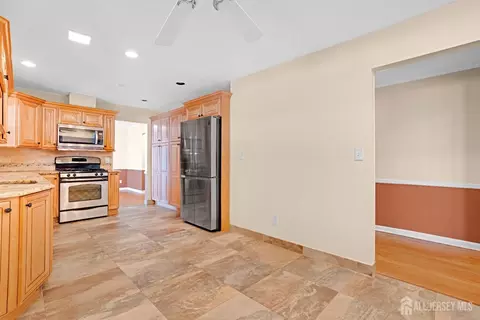 7 Robin Rd, Edison, NJ 08820 photo 14